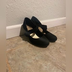 Women’s Black 7.5 American Eagle Heels